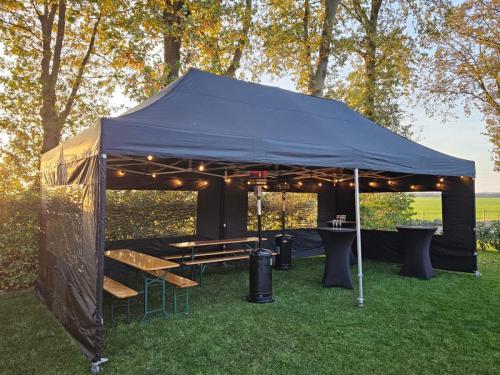 16d2f7cb-5273-4813-bb18-40443568501a